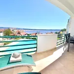 Bay Apartment *